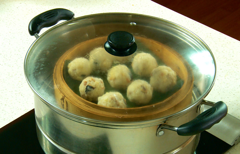 Steaming dumplings