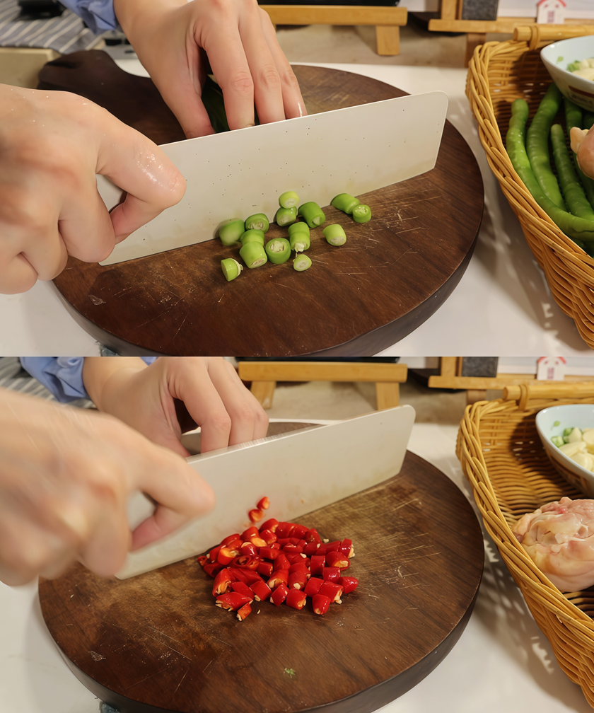 Cut the green and red peppers into small cubes