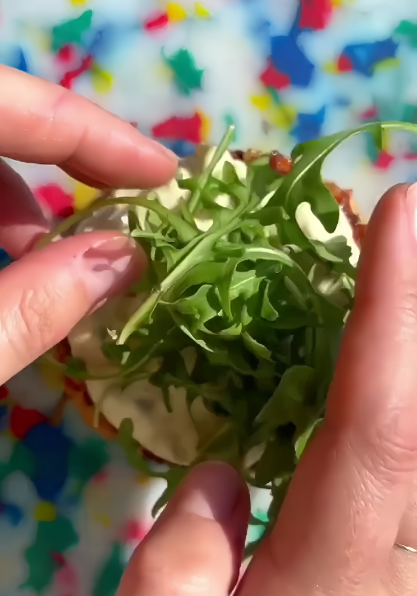 Layer arugula & patty