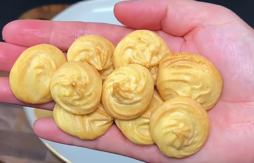 tube biscuits s in an air-fryer