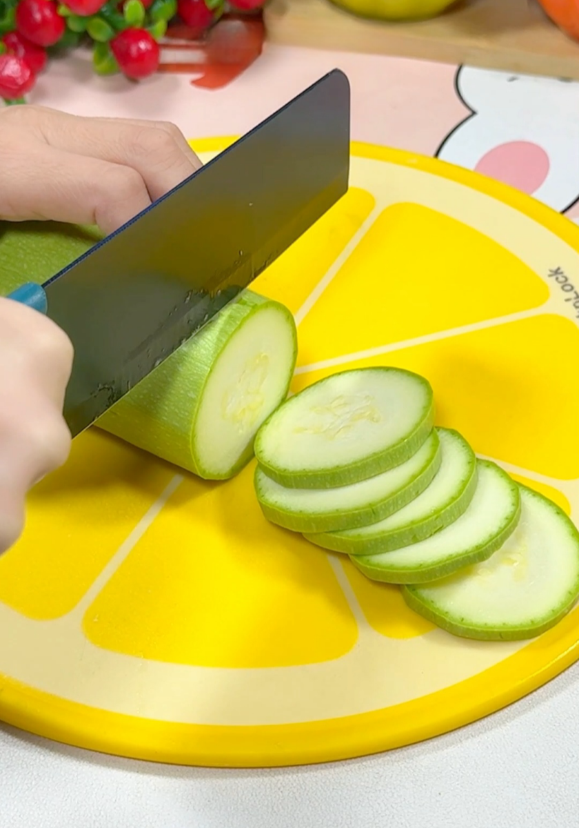 Wash and slice the zucchini