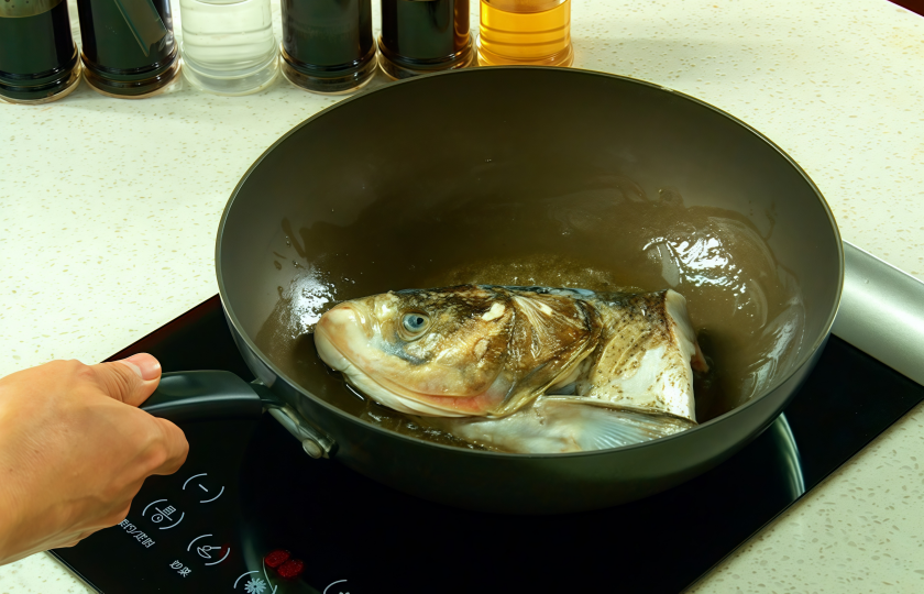 Fry fish head